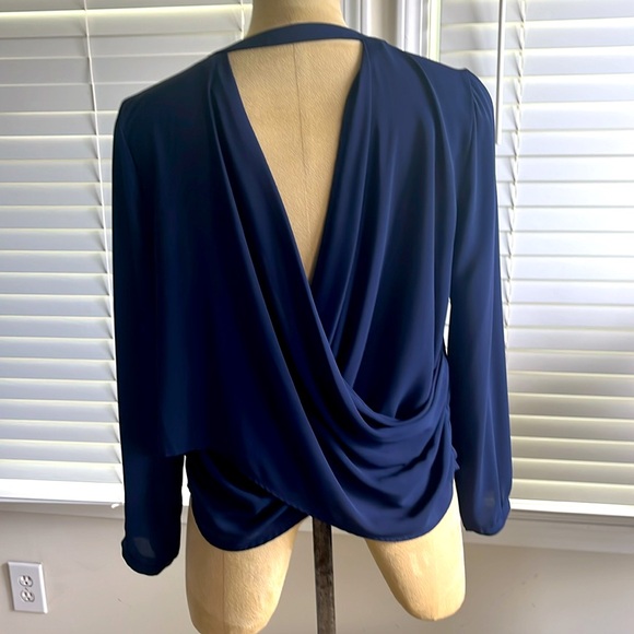 ASTR Navy drape back blouse.  Like new. Small - Picture 4 of 4